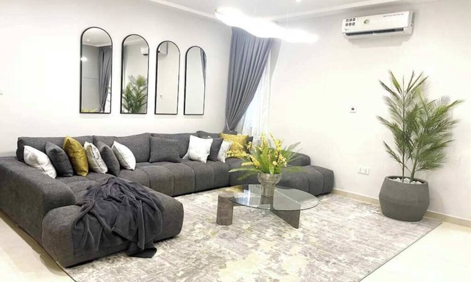 Adenta House | ET Luxe Abode, Prvt Pool, Starlink WiFi, Gen, W/D