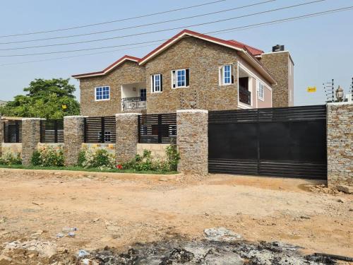 Adenta Apartment | Gorgeous Quiet & Comfy-Close to Highway-Parking