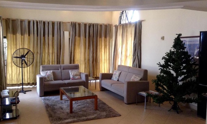Nungua House | Kalis Lodge Guesthouse