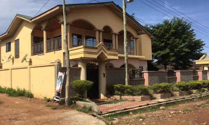 Accra Apartment | Lovely 2 bedroom apartment in Sakaman