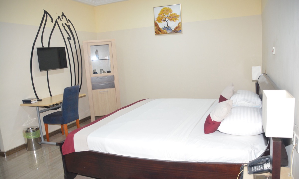 Nungua Hotel | Royal Lee's Hotel