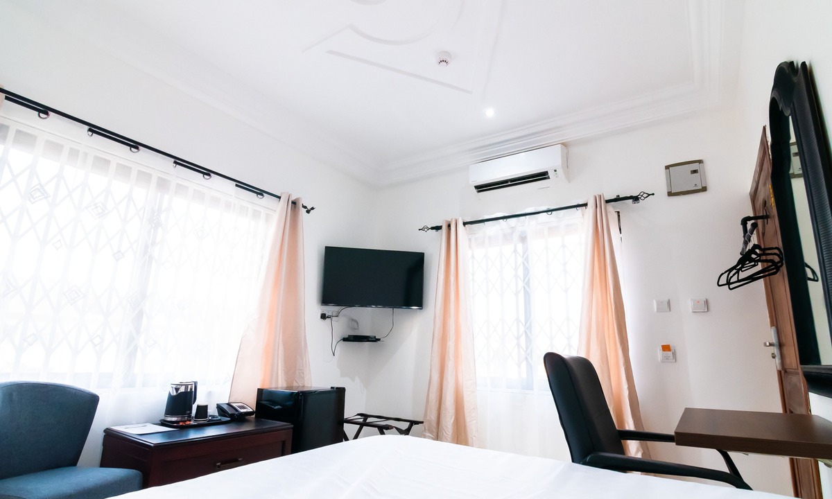 Teshie Hotel | KoKo Palm Inn
