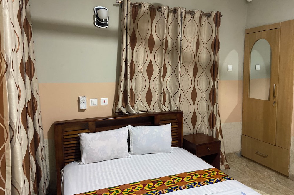 Ajumako Hotel | Vivi Hotel