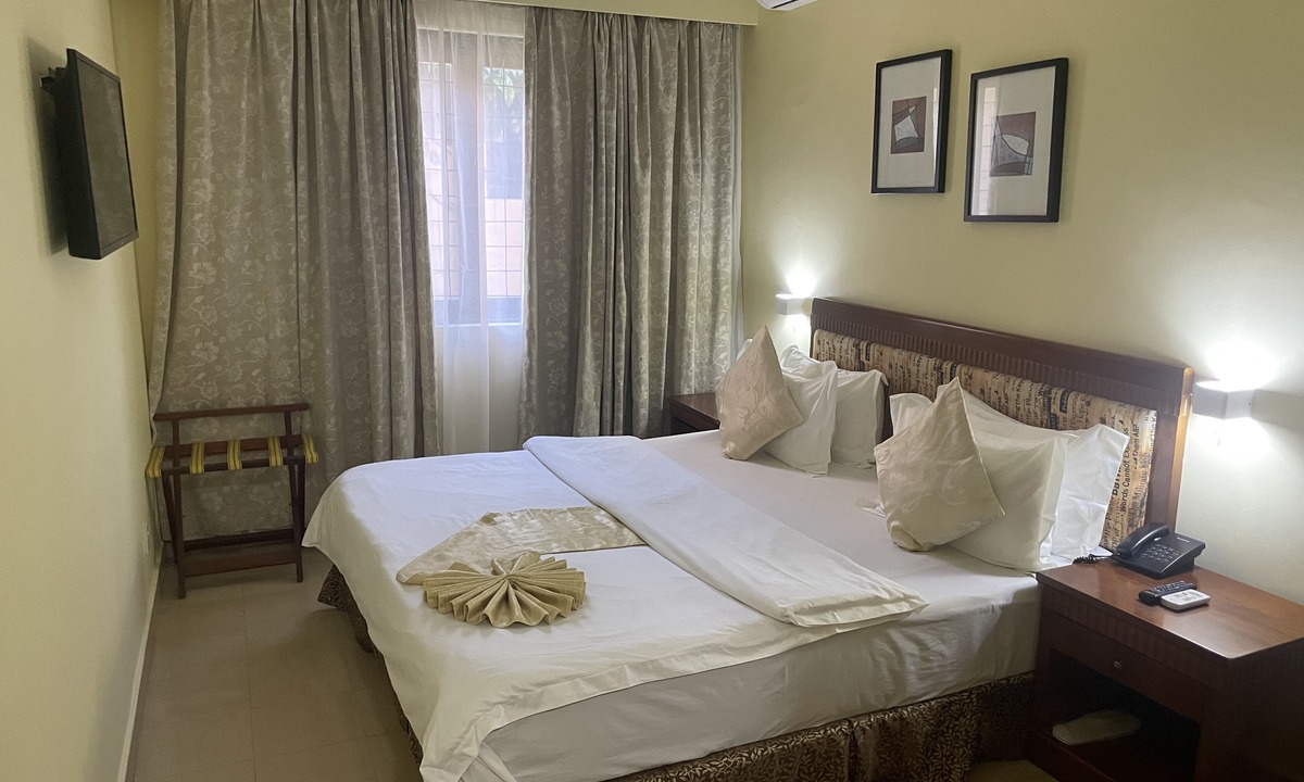 Nungua Hotel | Hotel Marjorie 'Y'