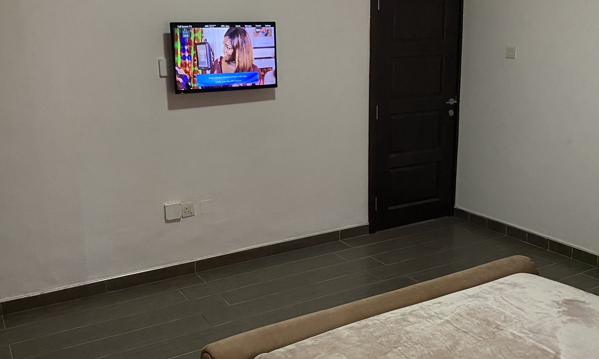 Sakumono House | 3-bed Apartment, Sleeps 6 With Wi-fi