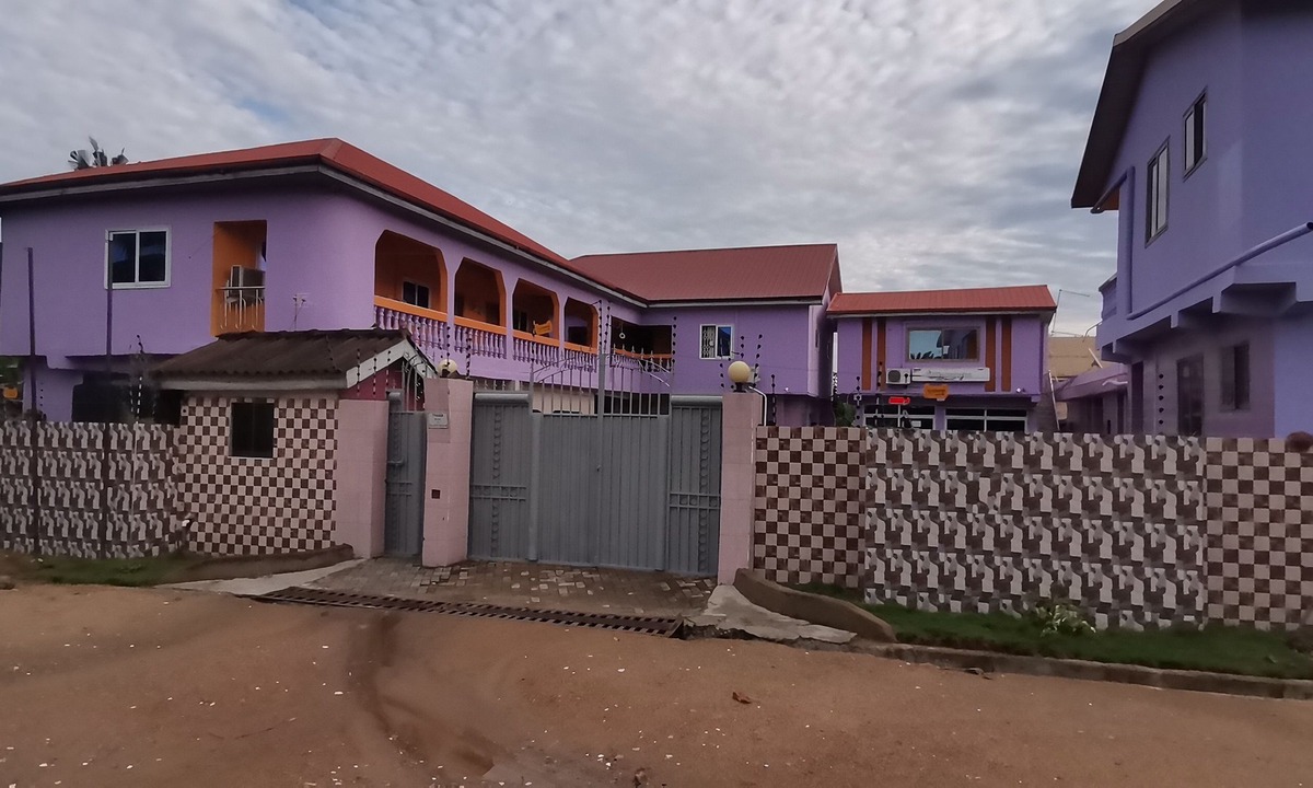 Ngleshi Amanfro House | Peemens Guesthouse