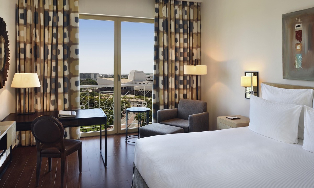 Victoria Borg Hotel | Mövenpick Ambassador Hotel Accra