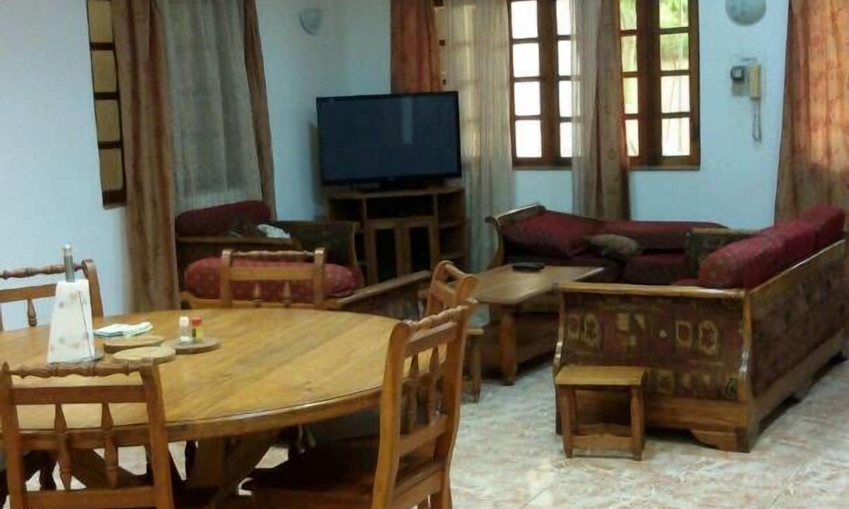 Lome Villa | BOUGAINVILLERS