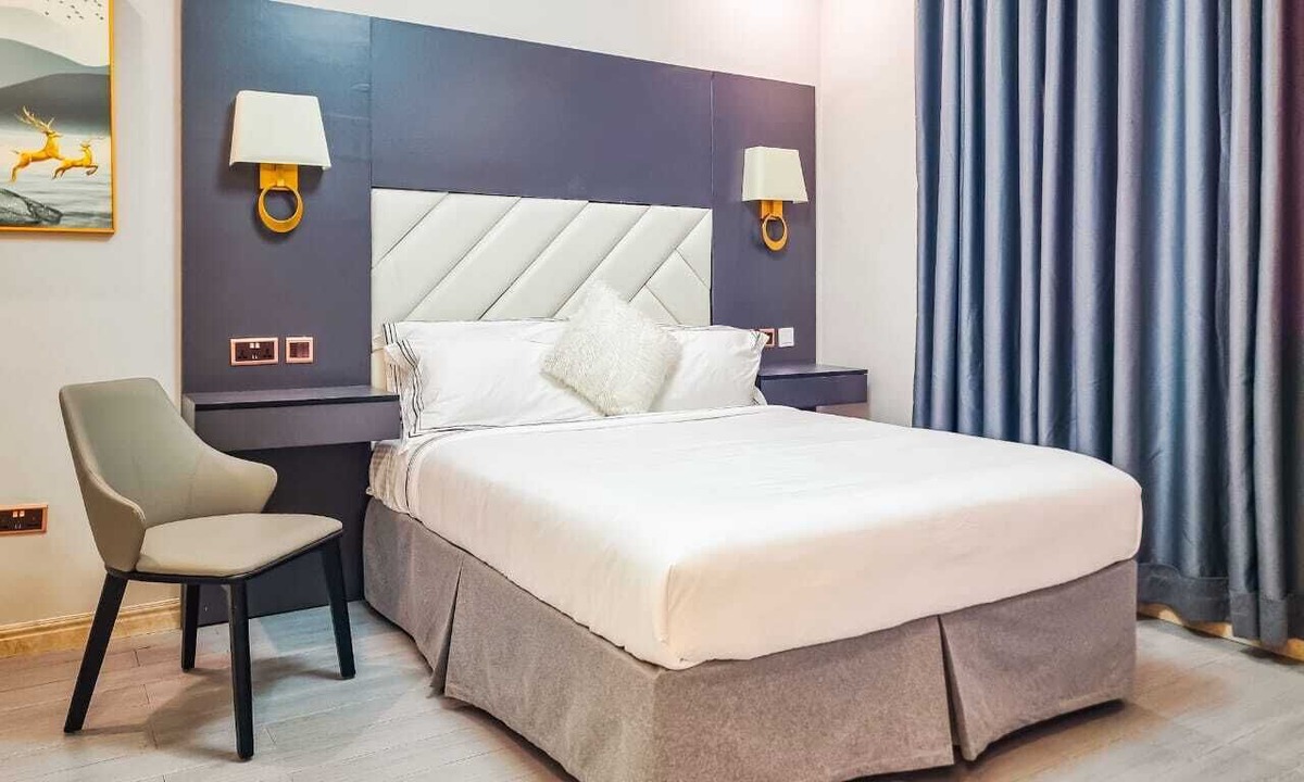 Sekondi-Takoradi Apartment | Fully-service modern lux 2-bedroom apartment with rooftop swimming pool and bar
