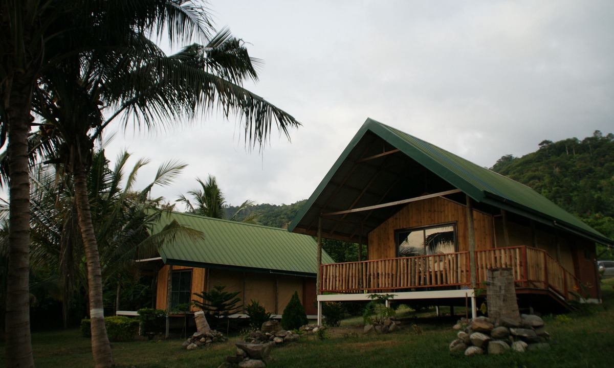 Kuntanse Cabin | Lodge Hummingbird - Lake Bosomtwe