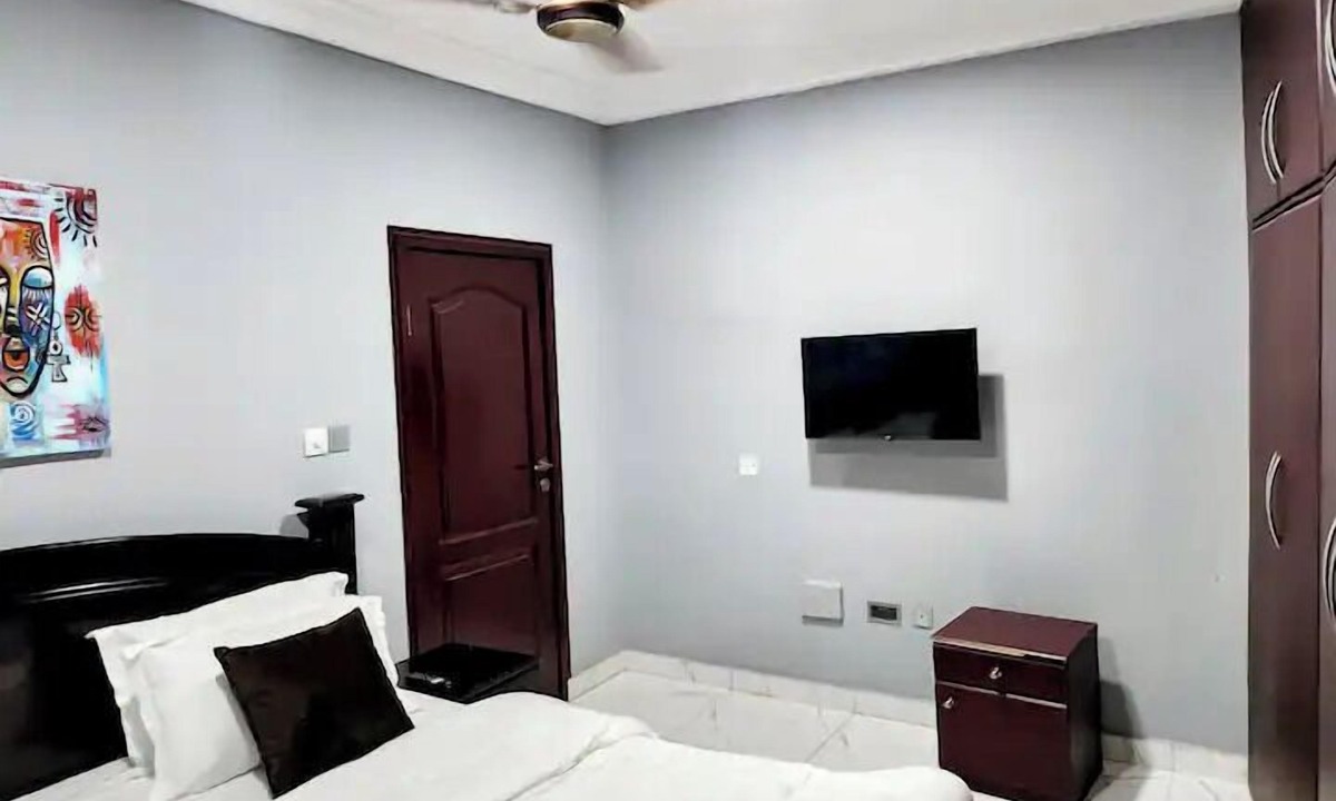 Nungua Bed & Breakfast | Beautiful Cozy 2 Bed Near Highway