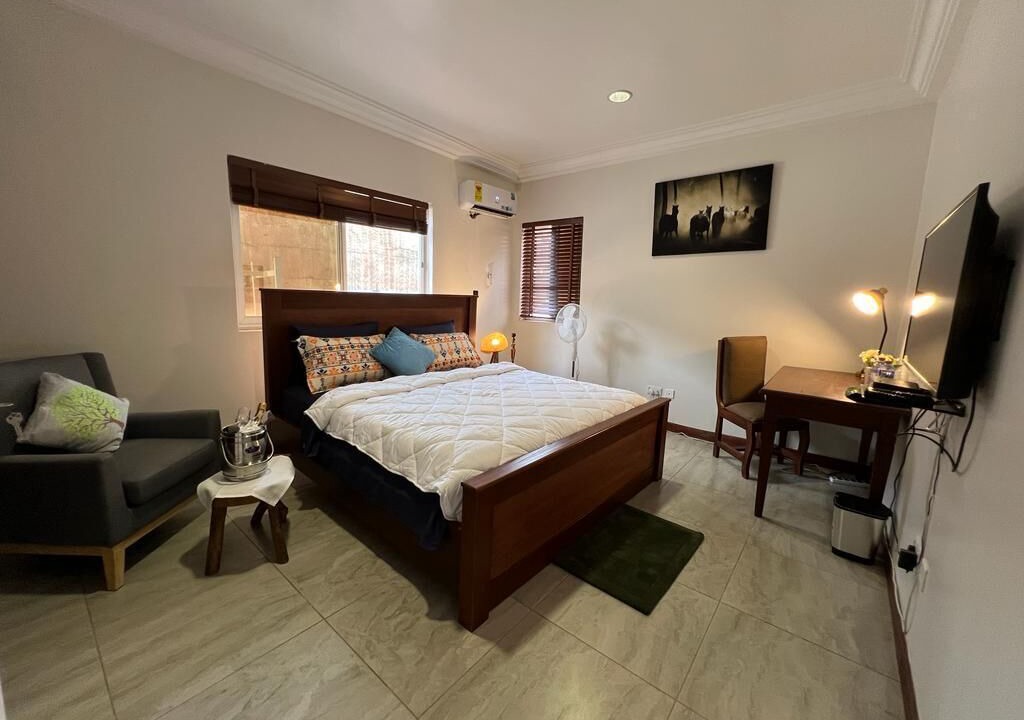 Biriwa Bed & Breakfast | Cozy Hill Gardens