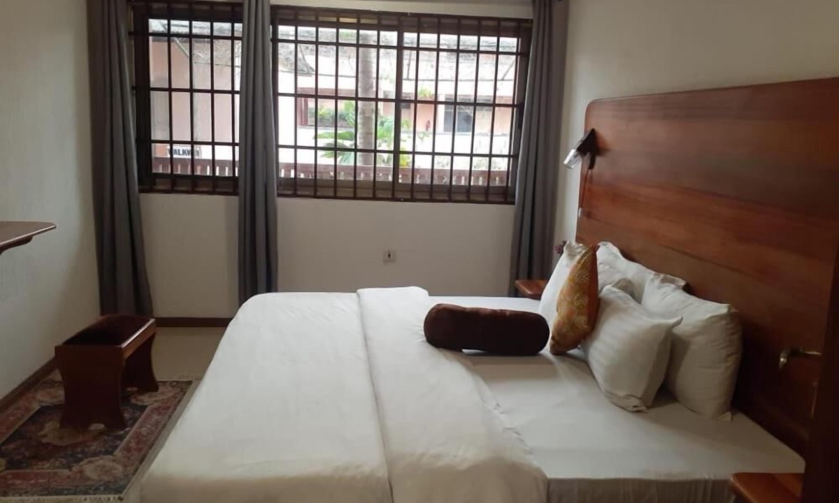 Cape Coast Hotel | Hans Cottage Botel