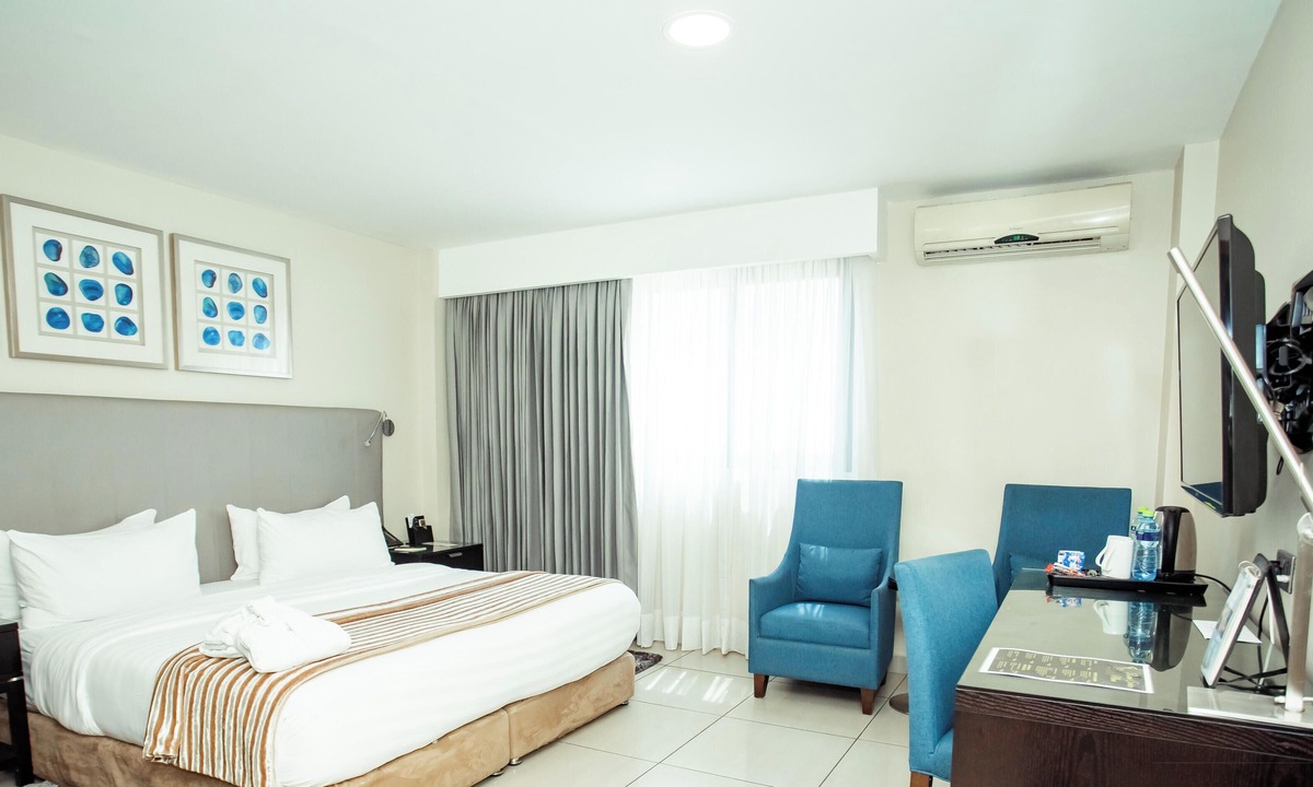 Teshie Hotel | Oak Plaza Hotel East Airport