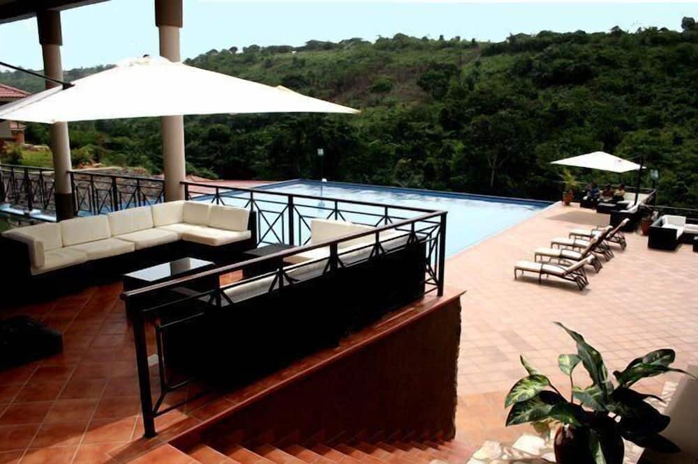 Aburi Villa | The Lansdown