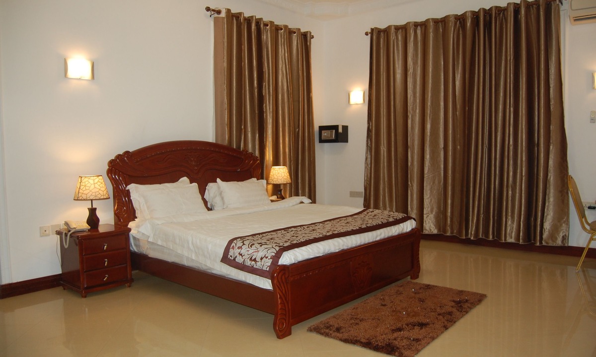 Accra Hotel | Kingsbridge Royale Hotel