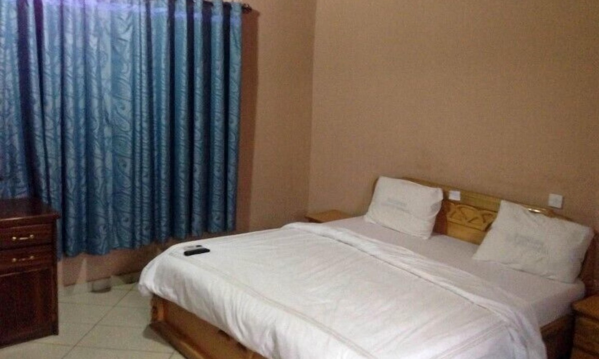 Awoshie Hotel | His Royal Vico Hotel