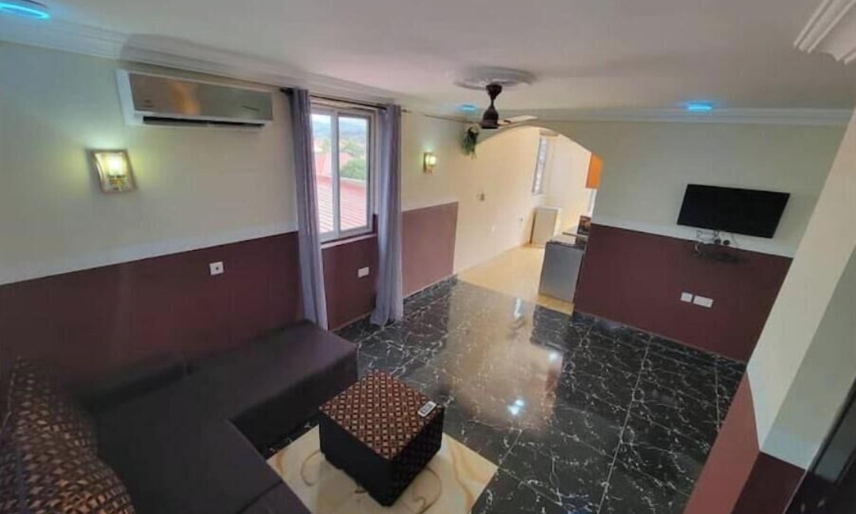 Pokuase Apartment | Lovely Exctv Apartment with Water Heater @Pokuasi