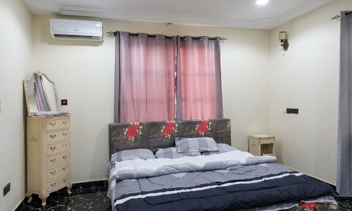 Tema House | A Downtown Gbetsile Studio Balcony + King Bed