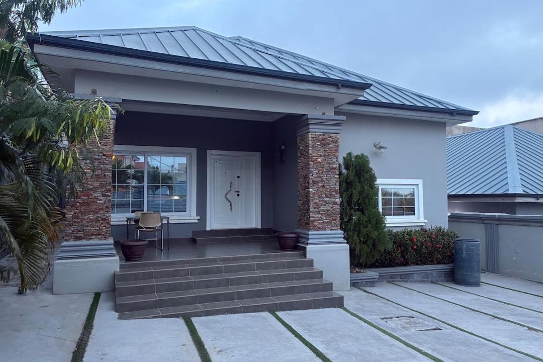 Kwabenyan Apartment | Parking Yard- Comfortable space Heritage Comfort