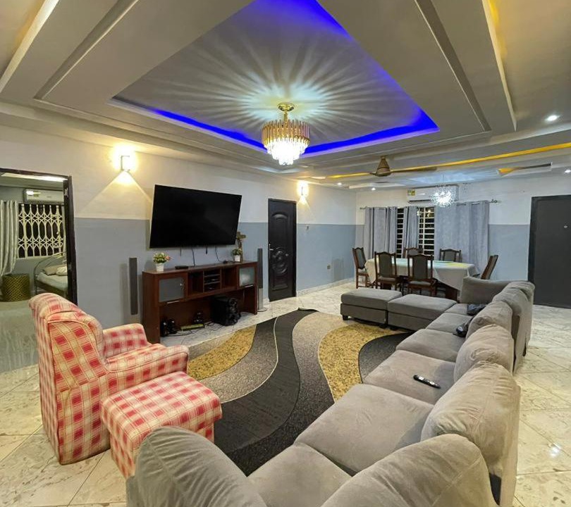 Adentan House | S Chain Link