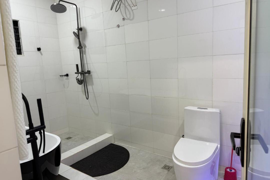 Tamale Apartment | Palm Pebbles Staycation Deluxe Suite Near Tamale Airport Starlink Wi-Fi, solar powered king bed
