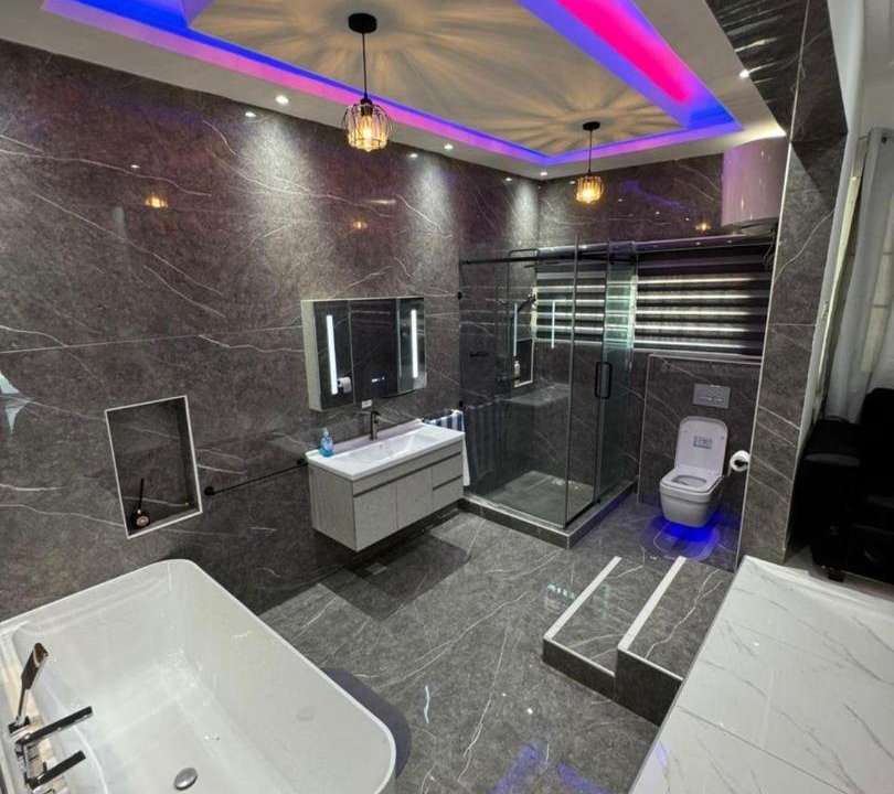 Tokuse House | IZzys Luxury Apartments, Accra