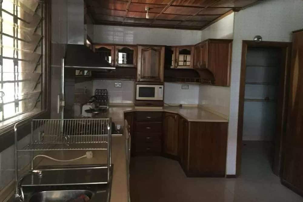 Photo of Kitchen in West Ridge