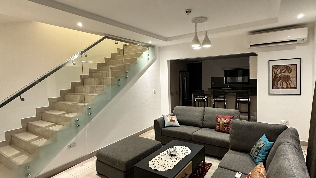 Photo of Livingroom in Labone
