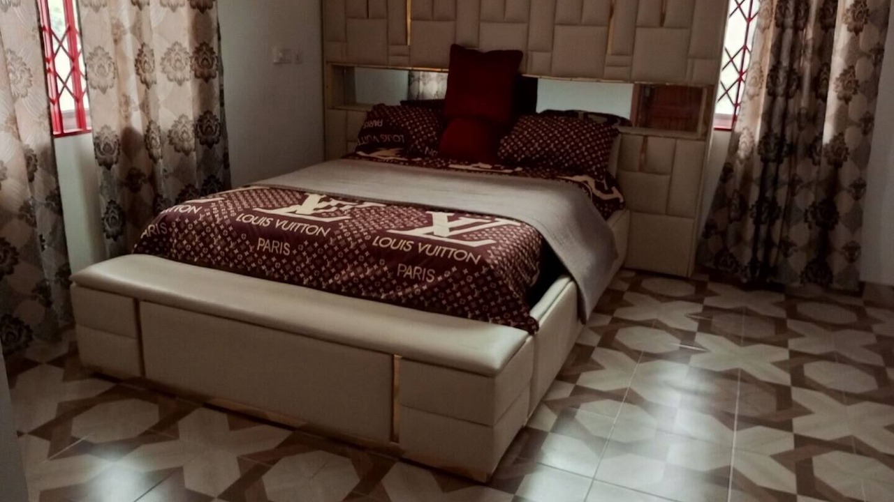 Photo of Bedroom in Roman Ridge