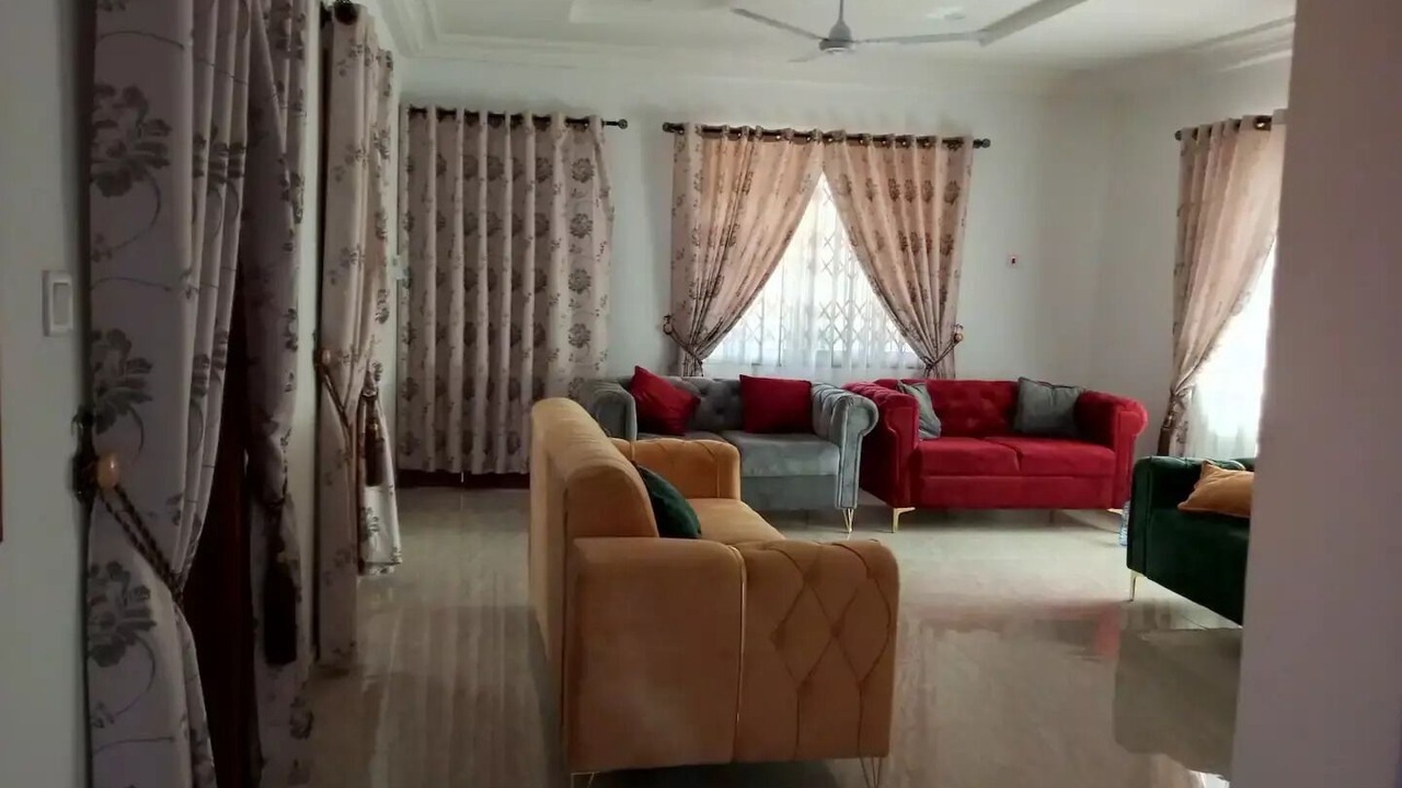 Photo of Livingroom in Roman Ridge