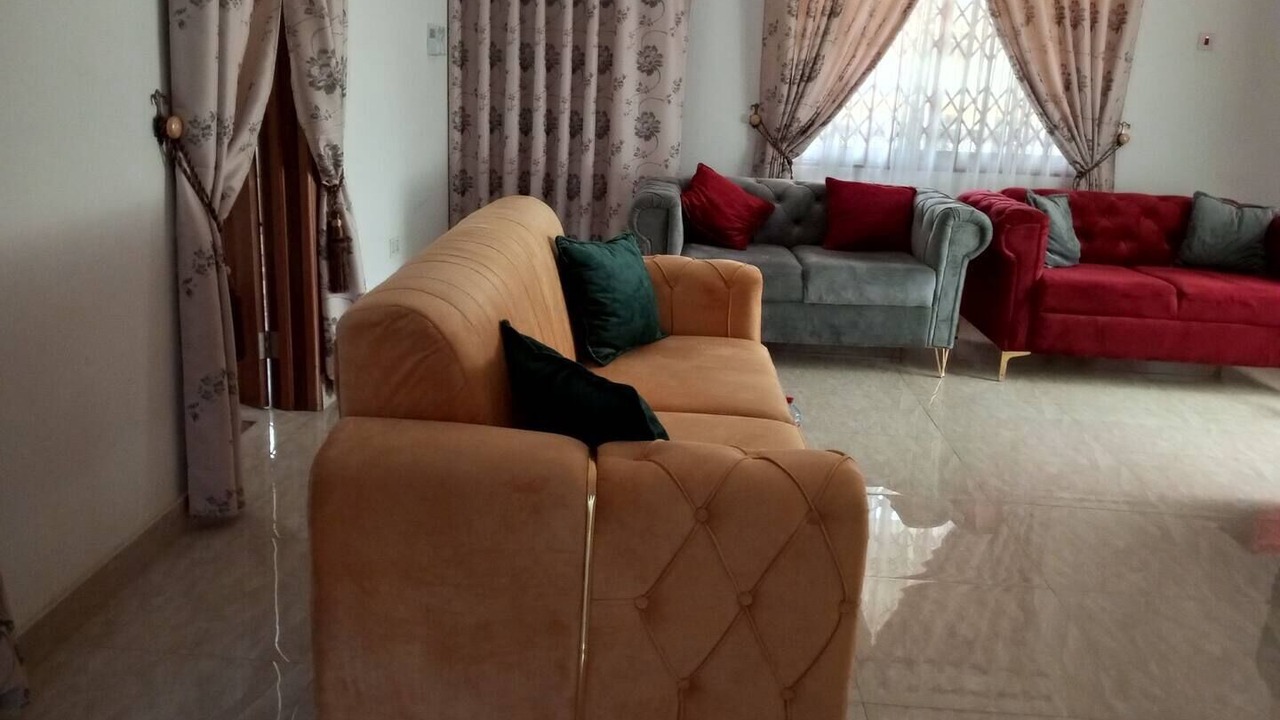 Photo of Livingroom in Roman Ridge