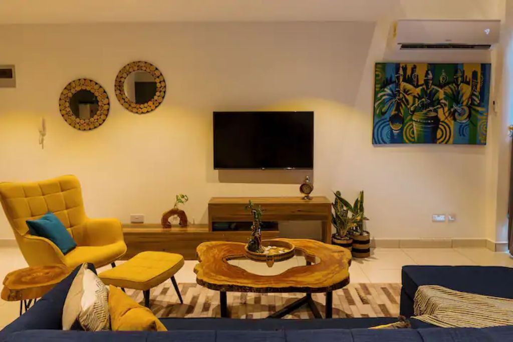 Photo of Livingroom in Roman Ridge