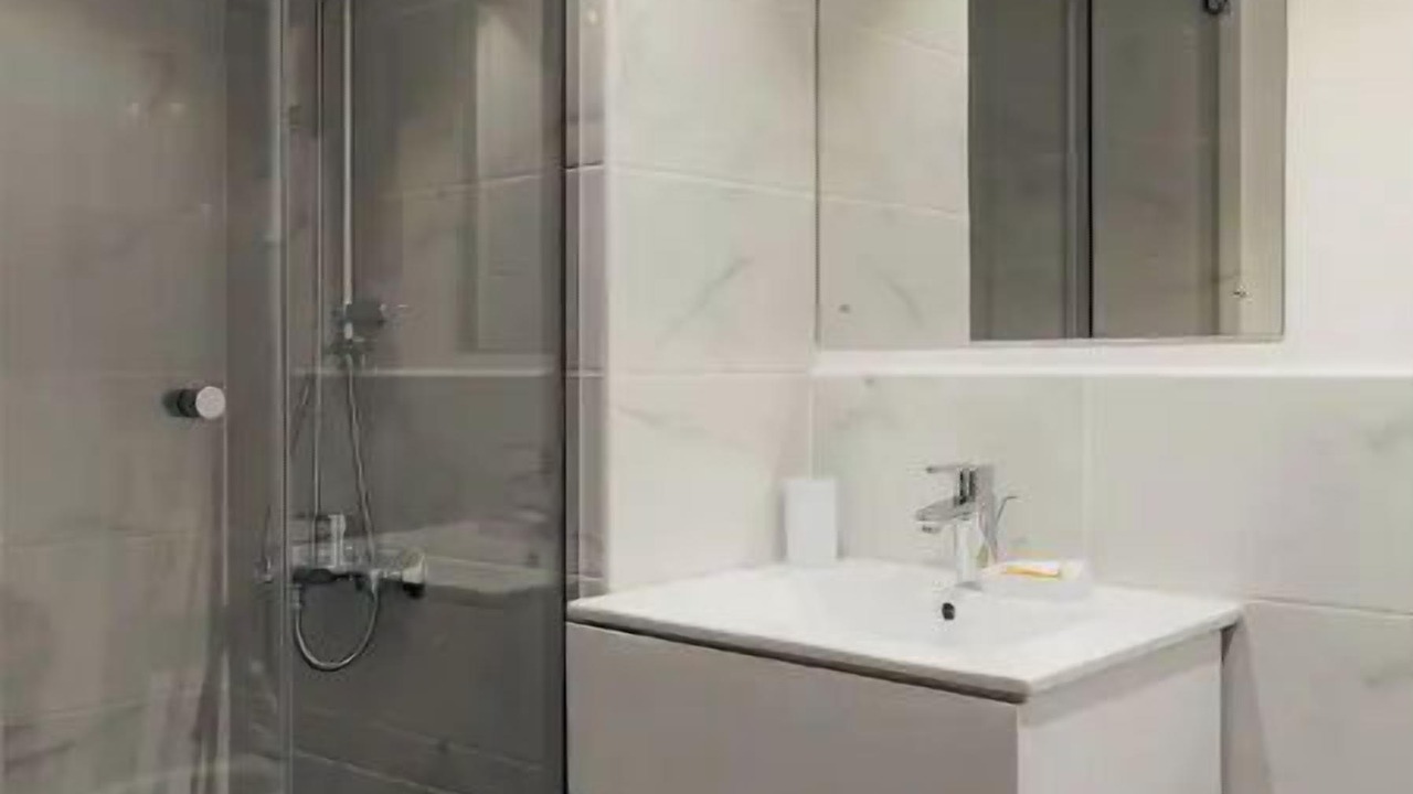 Photo of Bathroom in Roman Ridge