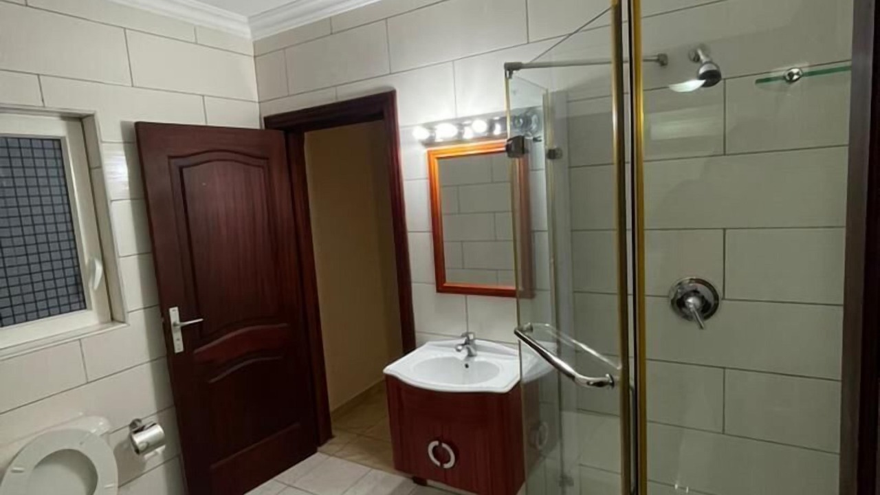 Photo of Bathroom in Dzorwulu
