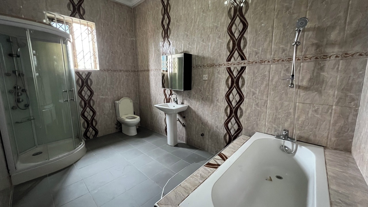 Photo of Bathroom in Santeo
