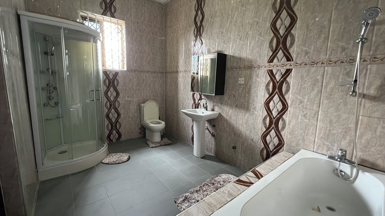 Photo of Bathroom in Santeo