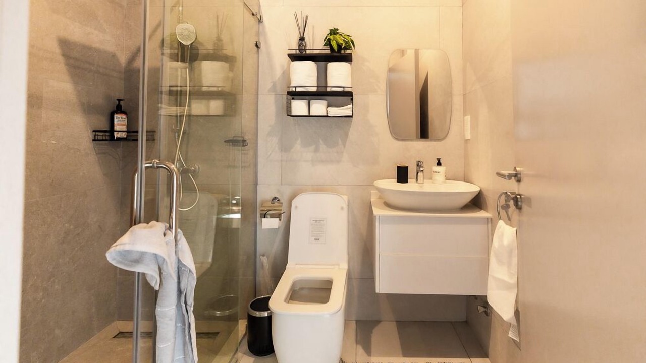 Photo of Bathroom in Roman Ridge