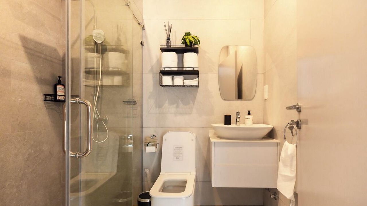Photo of Bathroom in Roman Ridge