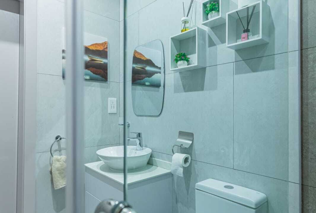 Photo of Bathroom in Roman Ridge