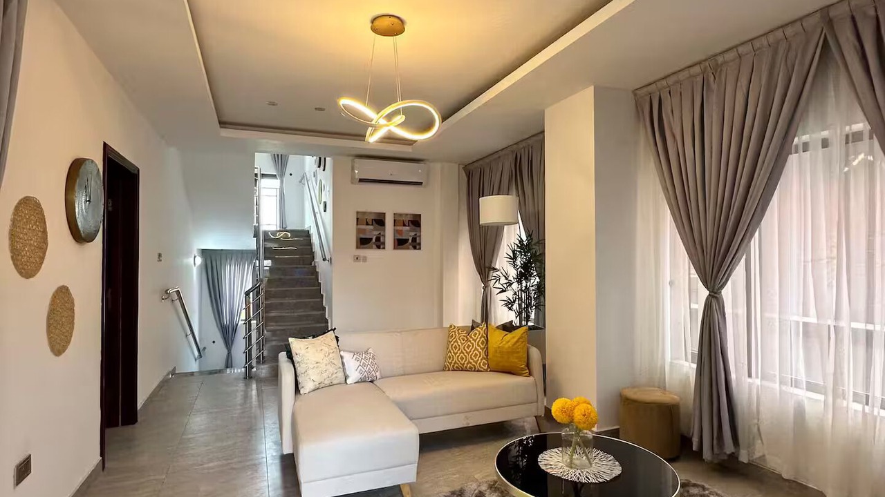 Photo of Livingroom in Labone
