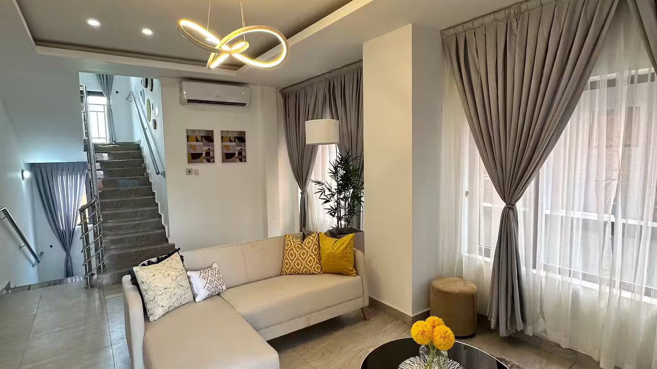 Photo of Livingroom in Labone