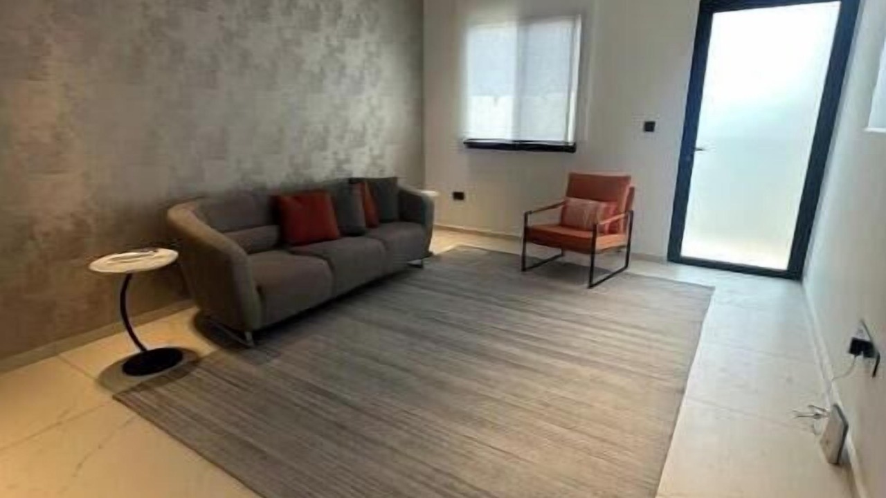 Photo of Livingroom in Labone