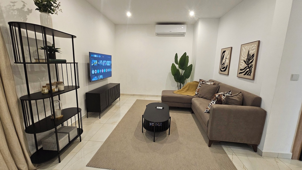 Photo of Livingroom in Roman Ridge