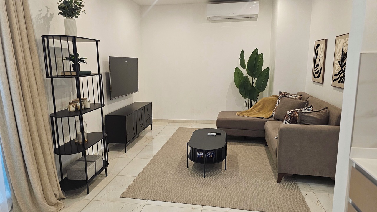 Photo of Livingroom in Roman Ridge