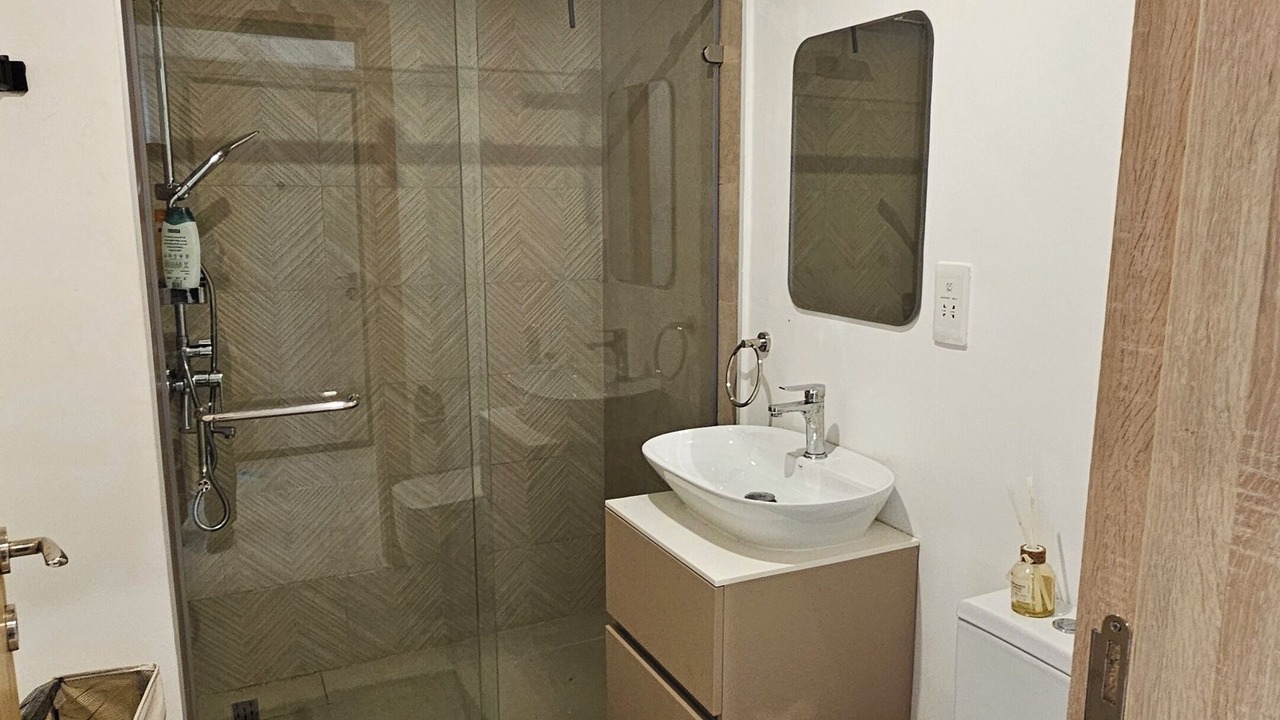 Photo of Bathroom in Roman Ridge