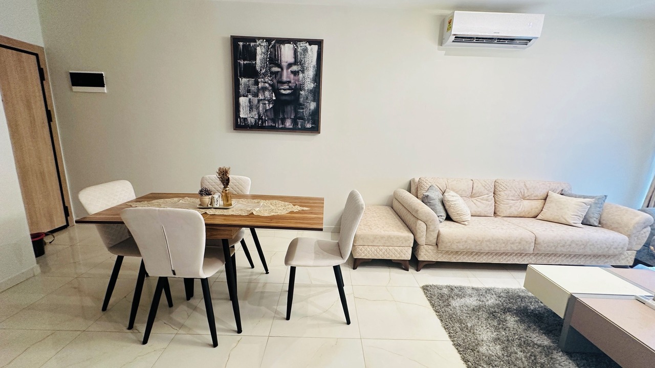 Photo of Livingroom in Roman Ridge