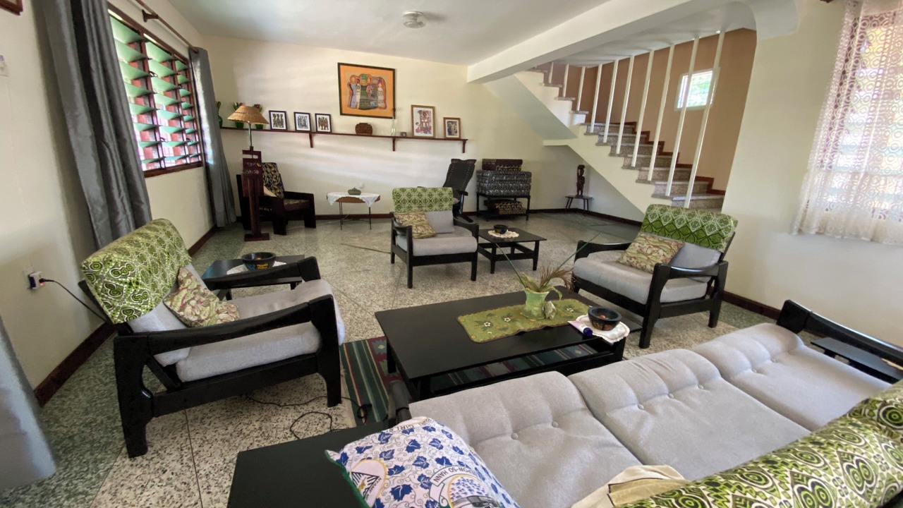 Photo of Livingroom in Cantonments