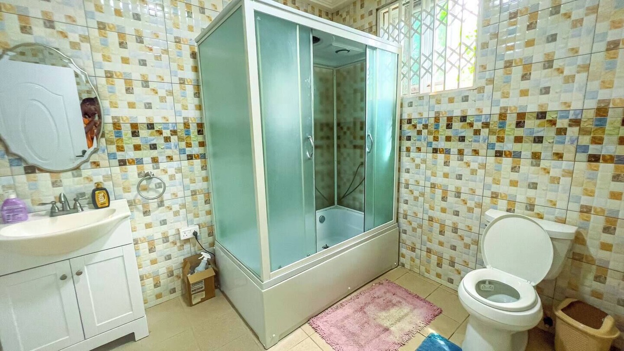 Photo of Bathroom in Janman