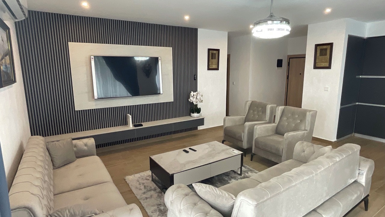Photo of Livingroom in Roman Ridge
